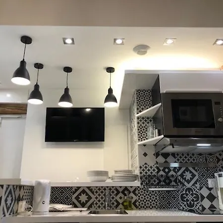 Aix, Neuf Equipe Apartment